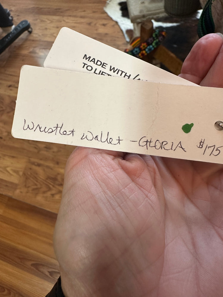 Consuela Wristlet, Gloria