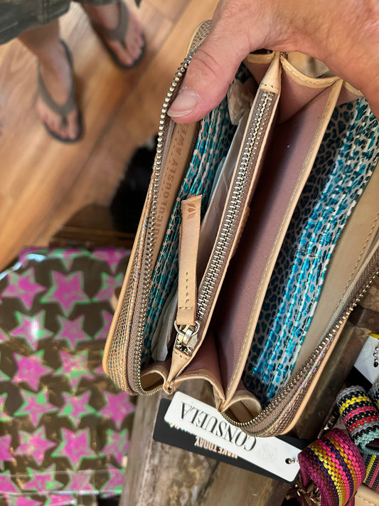 Consuela Wristlet, Gloria
