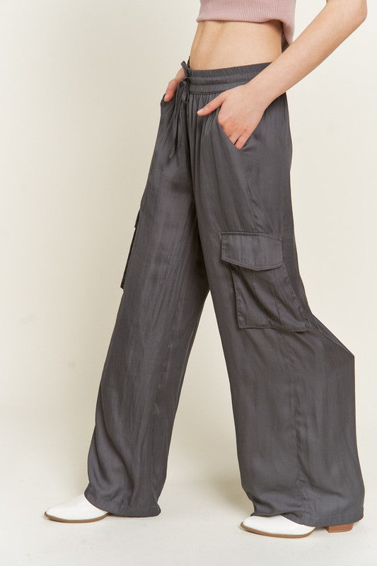 PANTALONES CARGO DE SATÉN