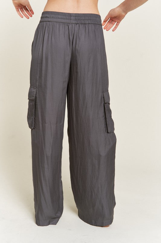 PANTALONES CARGO DE SATÉN